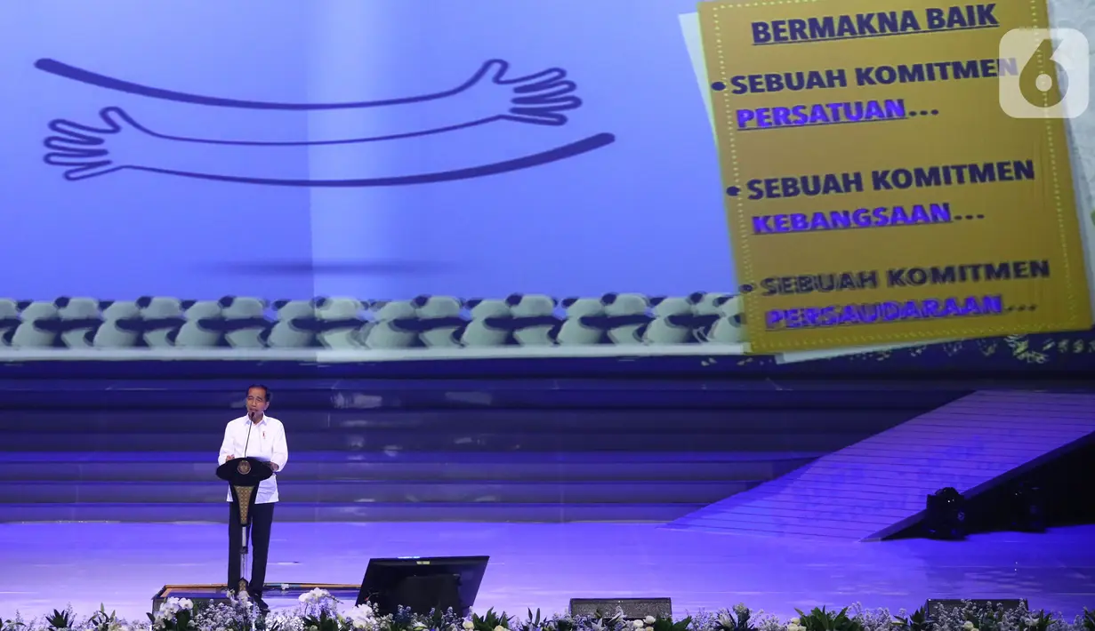 Presiden Joko Widodo atau Jokowi memberikan sambutan saat menghadiri perayaan ulang tahun ke-8 Partai Nasdem di JIExpo, Jakarta, Senin (11/11/2019). Acara tersebut sekaligus penutupan Kongres ke-II Partai Nasdem. (Liputan6.com/Angga Yuniar)
