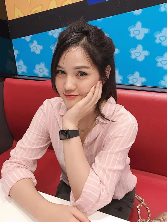 Sandy Klisana adalah mahasiswi jurusan Pariwisata dan Perhotelan, Universitas Loei Rajabhat, Thailand. (Liputan6.com/IG/@sandy_klisana)