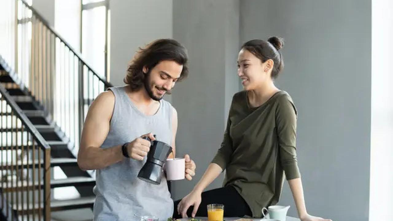 5 Cara Membangun Emotional Intimacy dalam Hubunganmu, Biar Makin Mesra