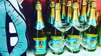 Minuman yang digemari perempuan, Babycham, memilih terjun ke dunia sepak bola dengan menjadi sponsor klub Belgia. (Instagram)