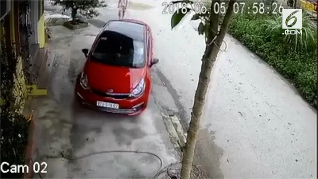 Lihat saat seorang cewek mencoba mengeluarkan mobil dari parkiran. Ia begitu kesulitan dan butuh waktu beberapa menit untuk mengeluarkan mobilnya. Anda salah satunya?