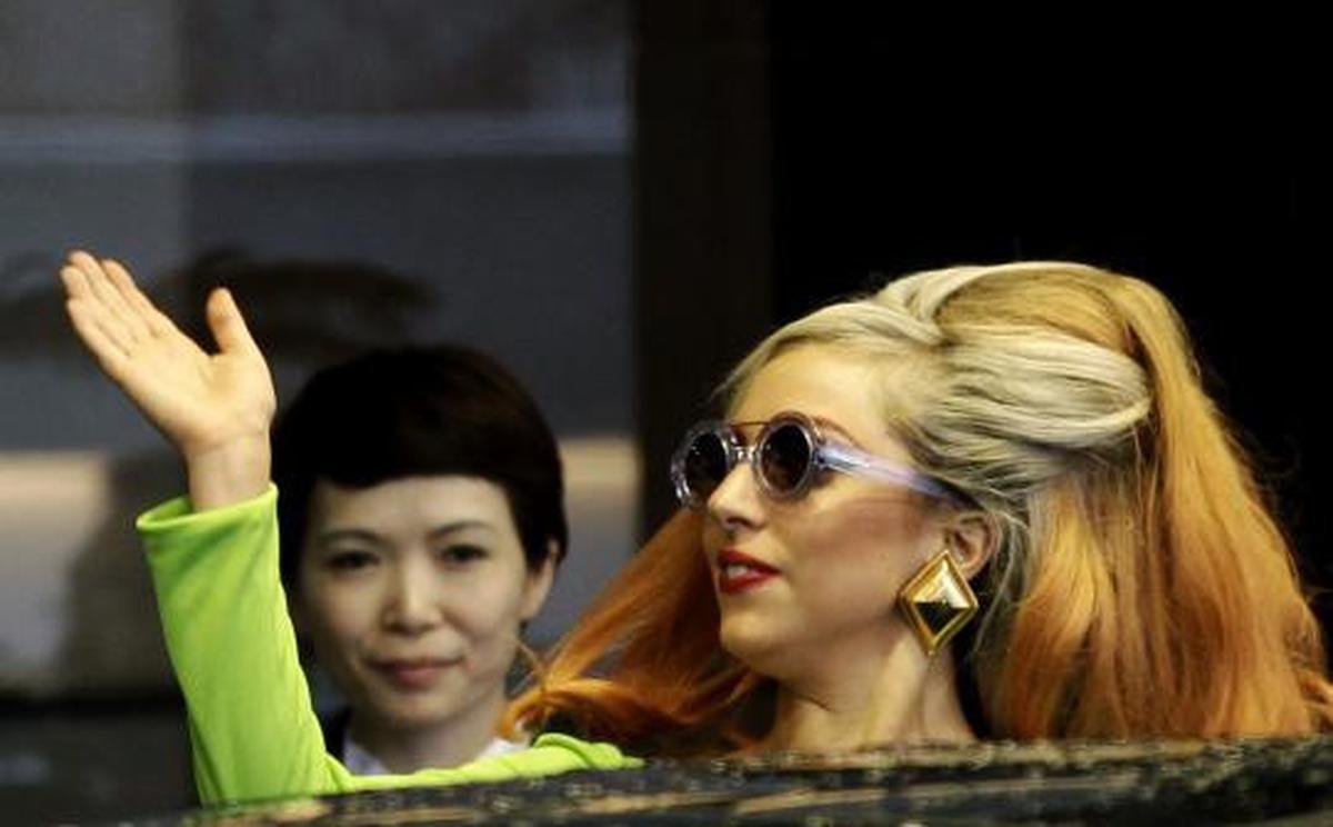 Lady Gaga dianggap membawa ajaran sesat dan merusak akhlak oleh FPI  
