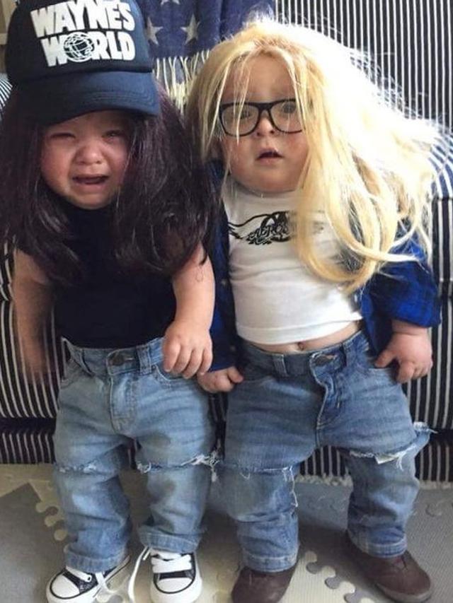 7 Potret Kocak Saat Ayah Harus Mengurus Anaknya