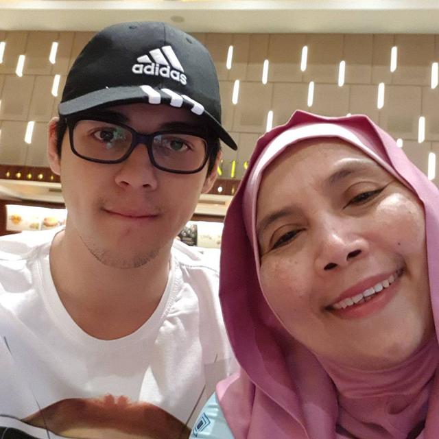 7 Momen Kebersamaan Maxime Bouttier dengan Ibundanya yang Sudah Meninggal