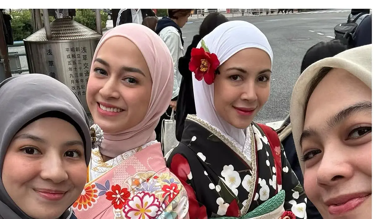 Tak hanya itu, momen spesial ini semakin berkesan dengan busana tradisional Jepang yang mereka kenakan yakni, kimono.  [@dianayulestari].