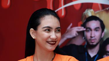 Alessia Cestaro Santai Jadi Hantu Photo Fimela Com