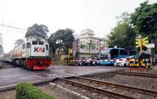 KAI Perkuat Sinergi Tingkatkan Keselamatan Perlintasan Kereta Api di Jakarta