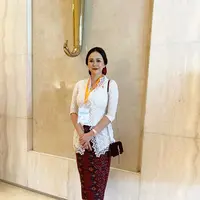 Potret Cantik Aura Kasih Memakai Kabaya saat Bertemu Jokowi (sumber:Instagram/aurakasih)