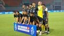 Tim Dewa United saat bertanding dengan Persija Jakarta dalam laga pekan ke-22 BRI Liga 1 2024/2025 di Stadion Pakansari, Sabtu (8/2/2025). (Bola.com/Abdul Aziz)