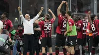 Hingga laga usai skor 2-0 untuk kemenangan AC Milan tetap bertahan. Pasukan Stefano Pioli total mengemas 83 poin, unggul dua poin dari Inter Milan yang akhirnya menang 3-1 dari tuan rumah Cagliari. (AP/Antonio Calanni)