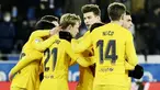 Barcelona susah payah mengalahkan tim papan bawah Liga Spanyol, Deportivo Alaves pada laga pekan ke-22 Liga Spanyol 2021/2022, Senin (24/1/2022). (AP/Alvaro Barrientos)