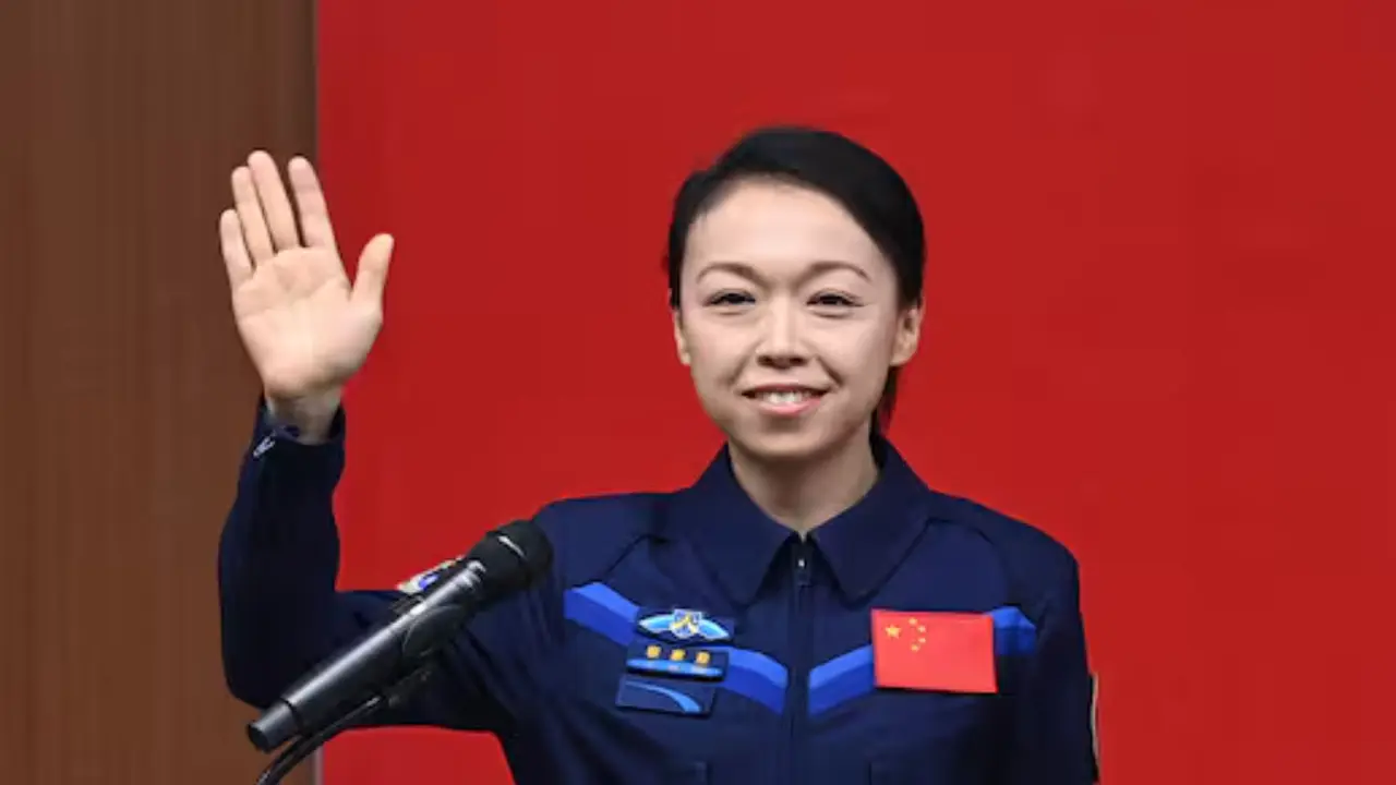 Selain Li Jiaying, kru misi terdiri dari Zhu Yangzhu dan Zhang Zhiyuan yang masing-masing berusia 39 tahun. (Dok. AFP)