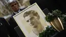 Sandor Kocsis. Eks striker Timnas Hongaria yang wafat pada 22 Juli 1979 dalam usia 49 tahun ini total mencetak 11 gol saat menjadi top skor pada Piala Dunia 1954 di Swiss. Hongaria pun dibawanya finis menjadi runner-up setelah kalah 2-3 dari Jerman di partai final. Dari 5 laga, ia hanya absen mencetak gol di laga final. Ketajamannya dibuktikan pada laga pertama fase grup saat menang 9-0 atas Korea Selatan dengan mencetak 3 gol dan di laga kedua saat membungkam Jerman Barat 8-3 ia menyumbang 4 gol. (AFP/Ferenc Isza)