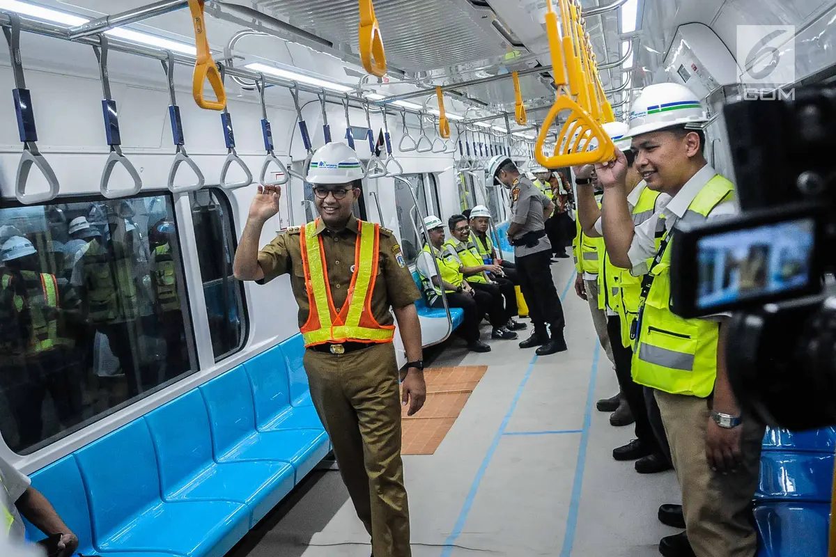 Ekspresi Anies Saat Jajal MRT Bundaran HI-Lebak Bulus