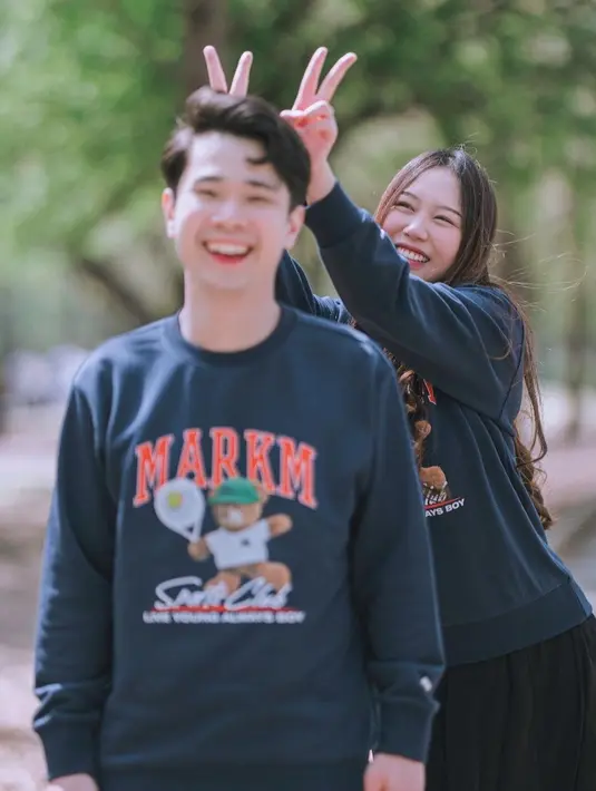 Selain mengunggah foto mesra, Jess No Limit juga mengumumkan kabar kehamilan sang istri [instagram/jessnolimit]