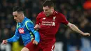 Pemain Napoli, Jose Callejon berebut bola dengan pemain Liverpool James Milner pada matchday keenam Grup C Liga Champions di Stadion Anfield, Selasa (11/12). Gol Mohamed Salah mengantar Liverpool lolos ke babak 16 besar Liga Champions. (AP/Dave Thompson)