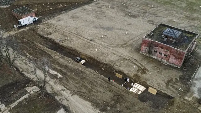 FOTO: Kuburan Massal Korban Corona COVID-19 di New York