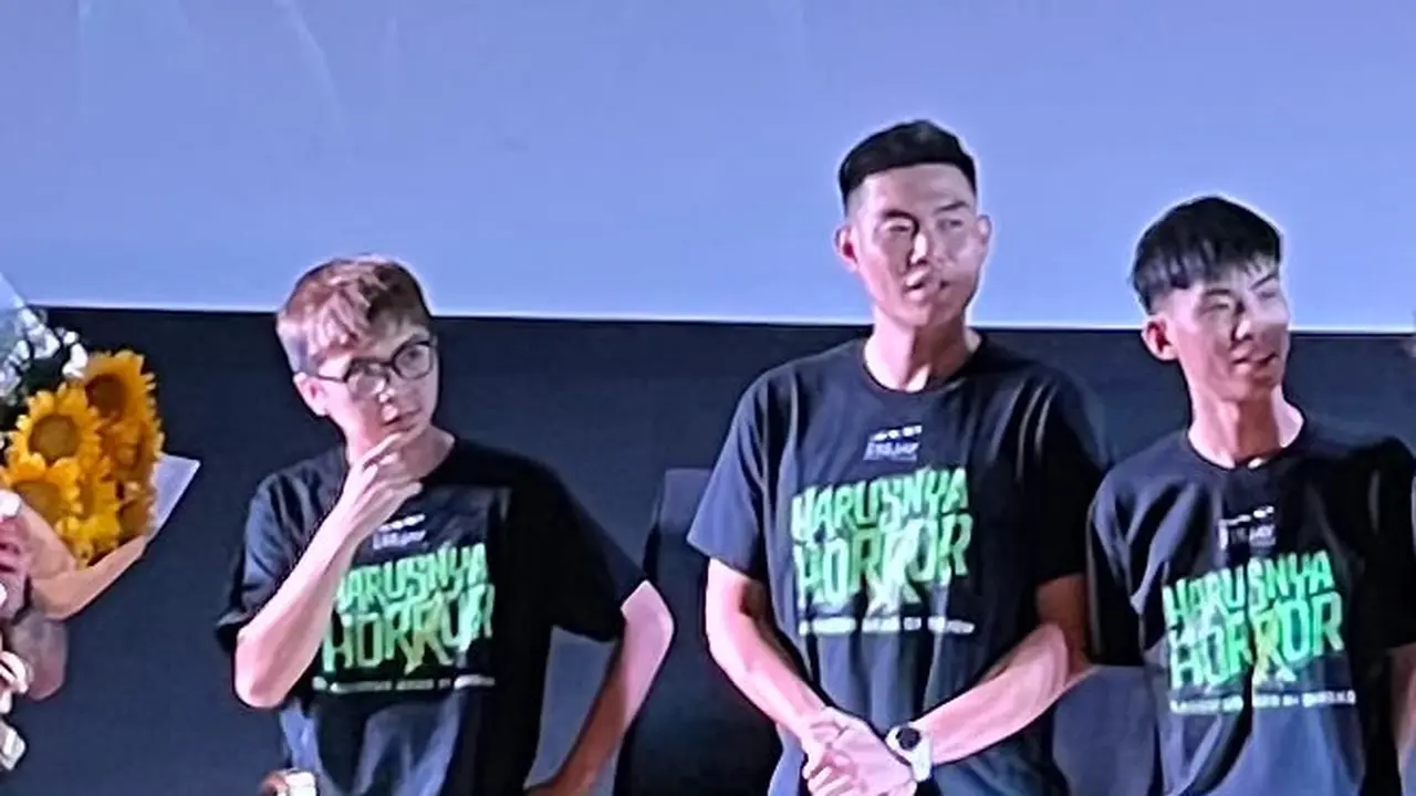 Jot, kiri dan Yukatheo, kanan saat Press Conference Harusnya Horror di kawasan Jakarta, Senin (20/7/20206). (Liputan6.com/Afradhiya N. R)
