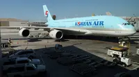 Pesawat maspakai Korean Air di Los Angeles International Airport (LAX), Los Angeles, Amerika Serikat, 29 Oktober 2019. (DANIEL SLIM / AFP)