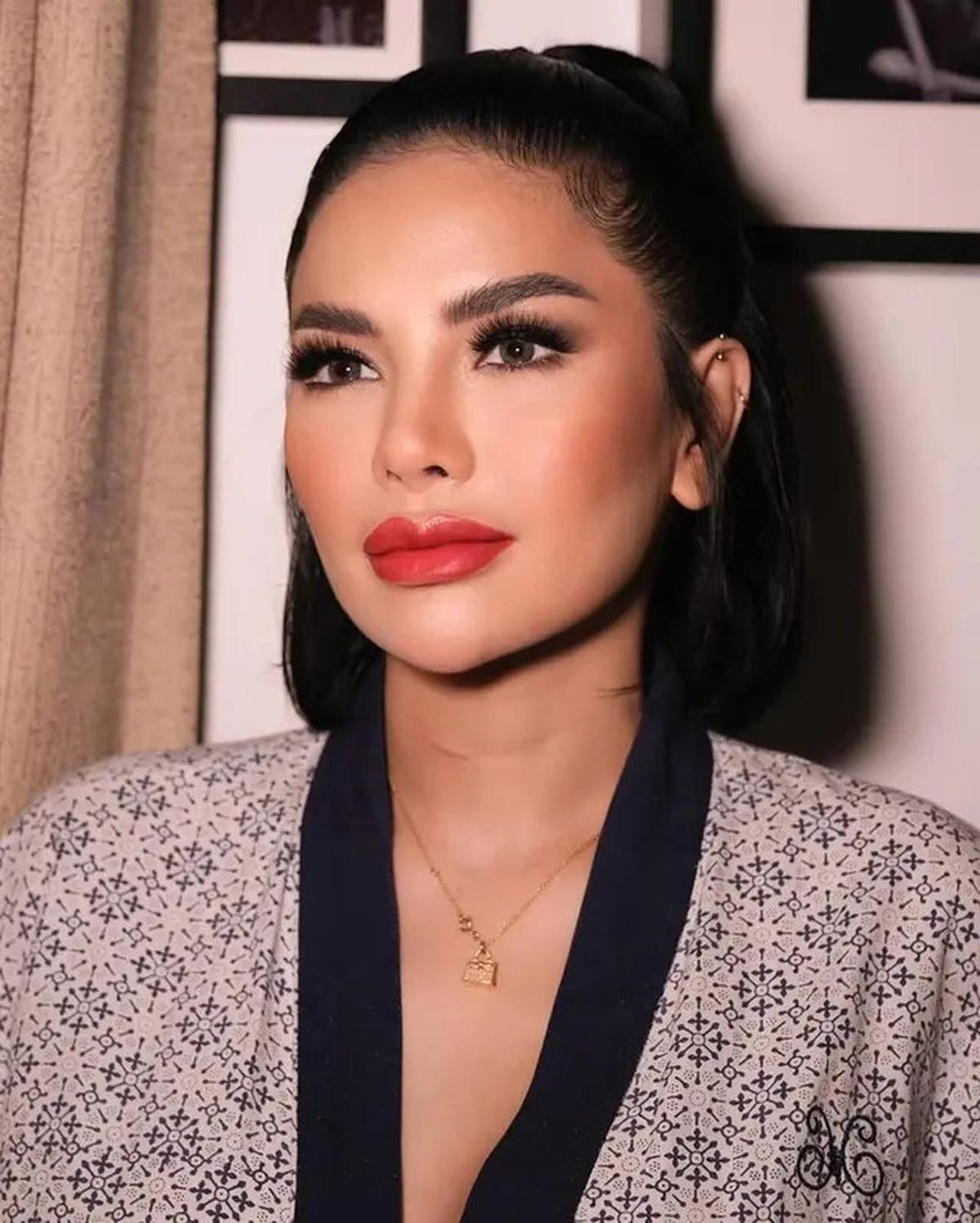 Kondisi Lolly Anak Nikita Mirzani Saat Diperiksa Polisi Sebagai Korban: Terlihat Cantik, Ceria dan Berhijab