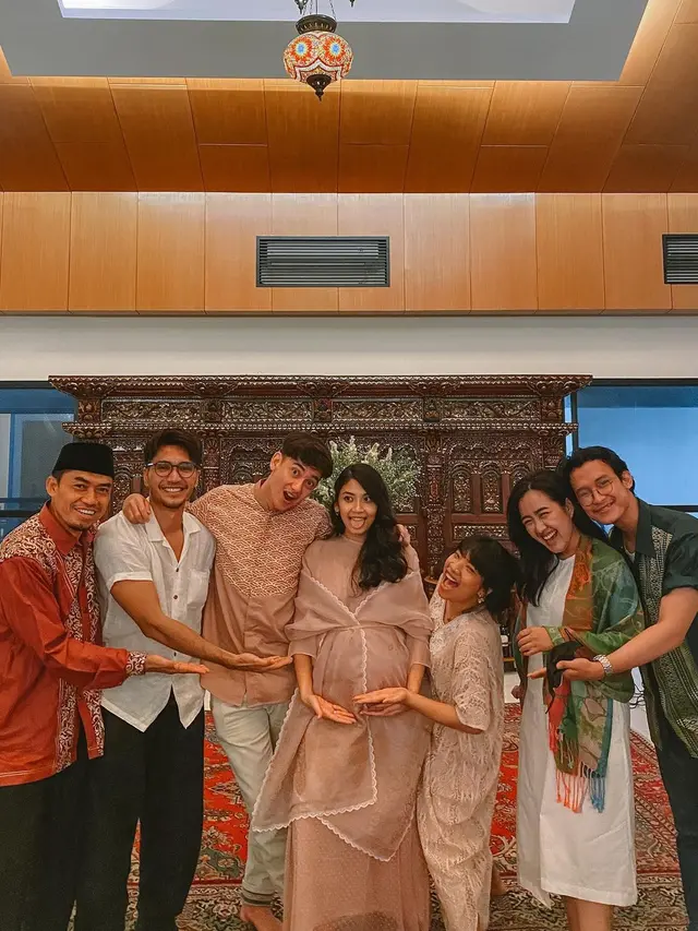 Syukuran Kehamilan Istri Adipati Dolken