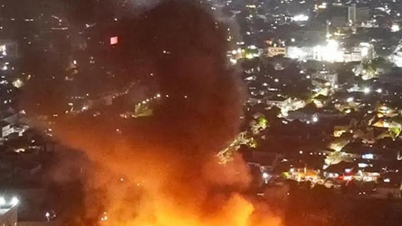 FOTO: Pantauan Udara Kebakaran Dahsyat Landa Permukiman Padat Dekat RSUD Kebayoran Lama