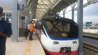 Sebuah kereta inspeksi milik pemerintah dalam salah satu uji coba trek reaktivasi Stasiun Garut Kota- Cibatu yang dilakukan beberapa waktu lalu. (Liputan6.com/Jayadi Supriadin)