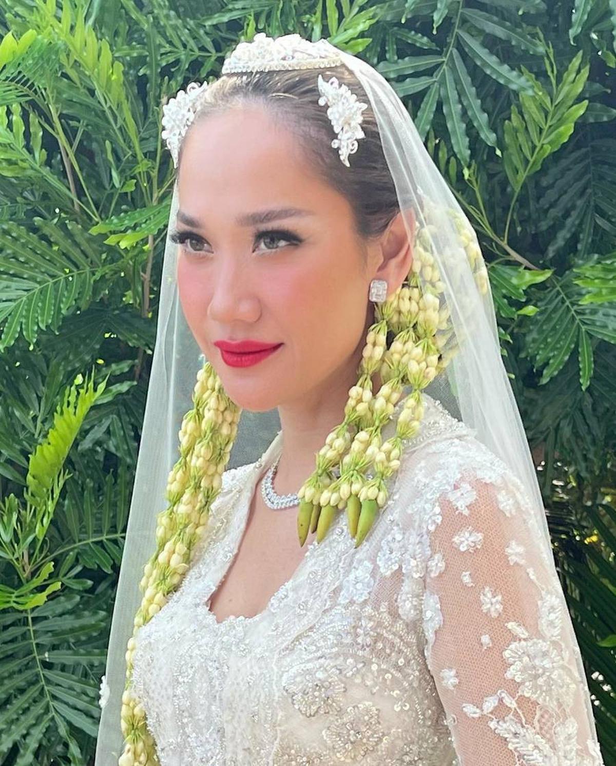 Tambahin Contour dan Bronzer di Wajahnya