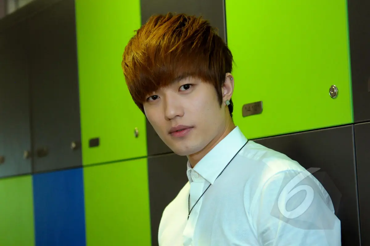 Pakai Style Casual, Lee Jeong Hoon Eks HITZ Makin Tampan