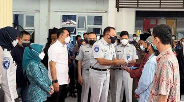 Direktur Utama Jasa Raharja Rivan A. Purwantono menyampaikan duka cita yang mendalam atas kecelakaan di jalan Tol Jombang-Surabaya Km 712+400 yang mengakibatkan 14 orang meninggal dunia. (Dok Jasa Raharja)