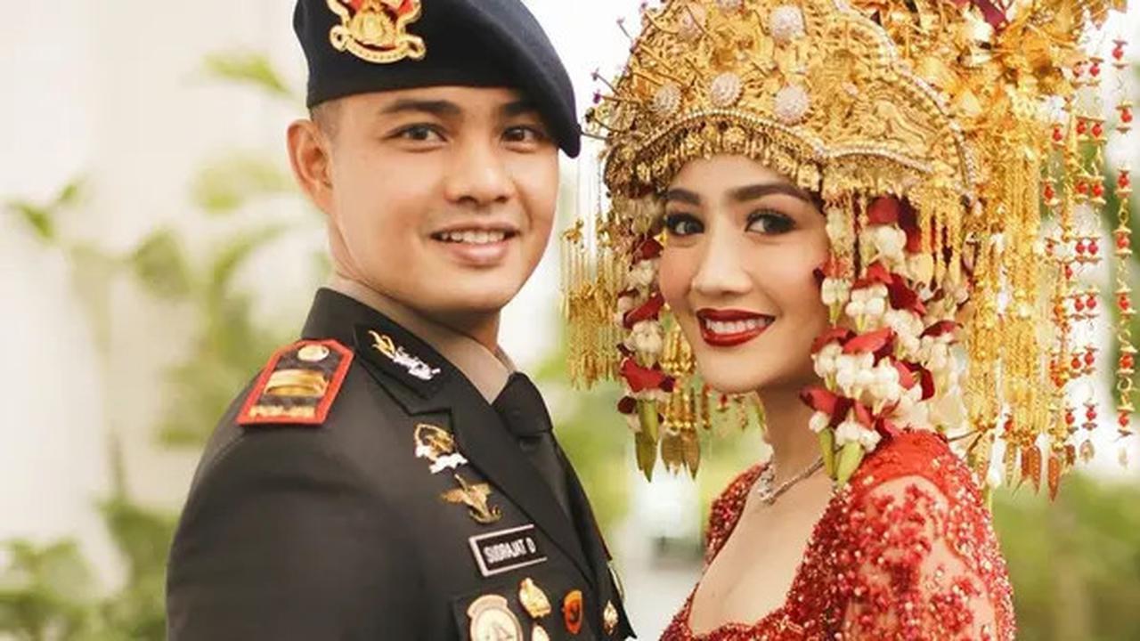 Cantik, Anggun dan Glamor, 6 Potret Febby Rastanty Pakai Baju Adat Palembang di Resepsi Pernikahannya