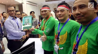 Partai Kebangkitan Bangsa (PKB) yang di wakili oleh Sekjen Abdul Kadir Karding mendaftarkan Partainya ke Komisi Pemilihan Umum (KPU) Jakarta, Senin (16/10). PKB resmi mendaftar sebagai peserta Pemilu 2019. (Liputan6.com/JohanTallo)
