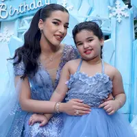 Intip tampilan Ayang anak Tasya Farasya bergaya bak princess Elsa di pesta ulang tahun ke-4. [IG: @tasyafarasya].