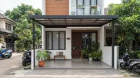 8 Ide Kanopi Rumah Mungil yang Tidak Membuat Tampilan Fasad Terasa Penuh