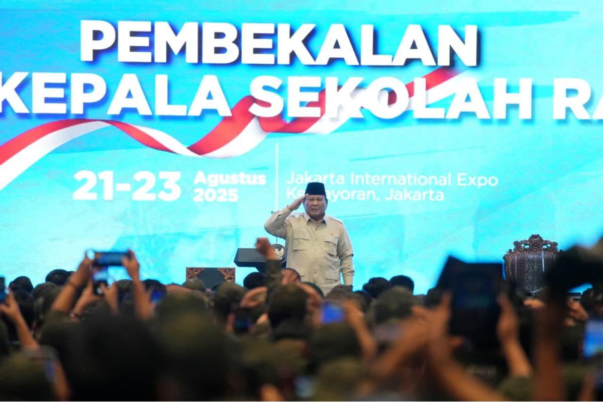 Presiden Prabowo Beri Hormat ke Para Menteri, Guru dan Kepala Sekolah Rakyat