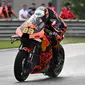Brad Binder tak disangka berhasil menangi MotoGP Austria yang diwarnai cuaca panas dan hujan (AFP)