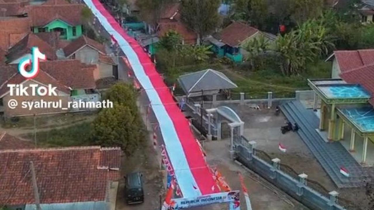 Semarakkan HUT ke-79 RI, Aksi Warga Majalengka Pasang Bendera Merah Putih Sepanjang 800 Meter Ini Viral
