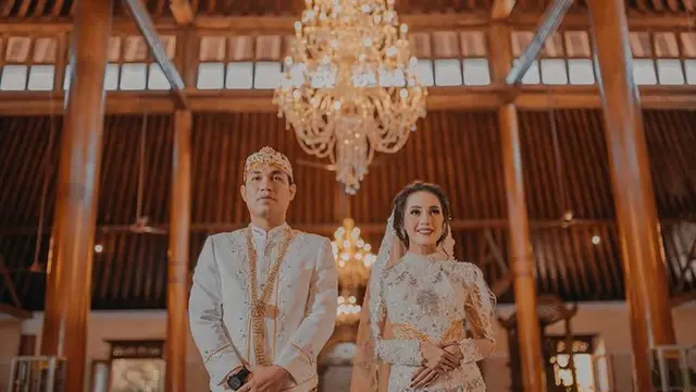 Artis Ini Cinlok dan Menikah dengan Kru Tv dan Jurnalis Tempatnya Syuting