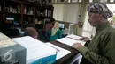 Sejumlah anggota PNS ruang lingkup DPRD, DIY, mengenakan busana tradisional, (31/8). Pemakaian busana tradisional untuk memperingati HUT keistimewaan Yogyakarta ke 4. (Liputan6.com/Boy Harjanto)