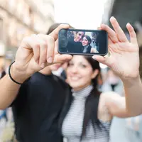 Ilustrasi pamer kemesraan/copyright shutterstock