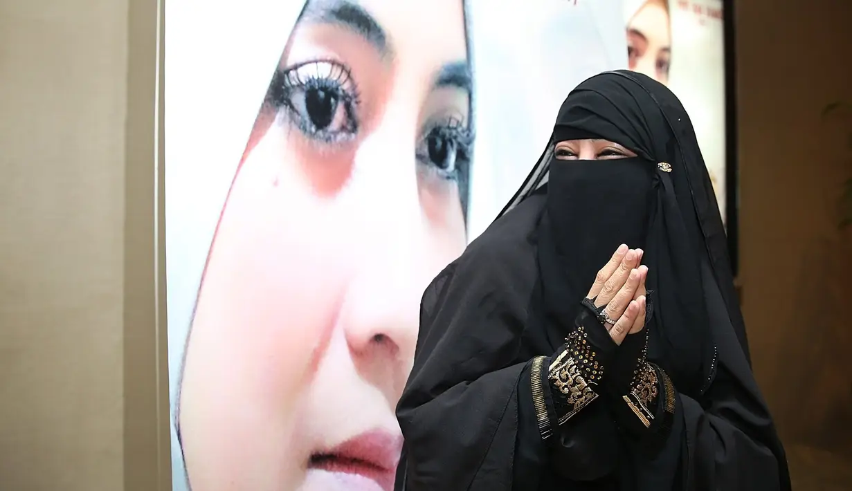 Terkait kabar yang beredar belakangan ini, Umi Pipik sangat khawatir dengan perkembangan buah hatinya. Pemilik nama lengkap Pipik Dian Irawati itu takut berdampak pada psikologi anaknya dari pernikahan sebelumnya. (Bambang E Ros/Bintang.com)