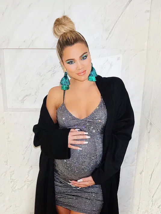 Tak hanya itu, waktu kelahirannya pun kini sudah semakin dekat. Bahkan dirinya telah mempersiapkan segala keperluannya. (instagram/khloekardashian)