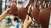 Untuk Anda pemilik payudara dengan bentuk asimetris, gunakan bra khusus yang satu ini agar terlihat lebih proporsional. (Istockphoto)