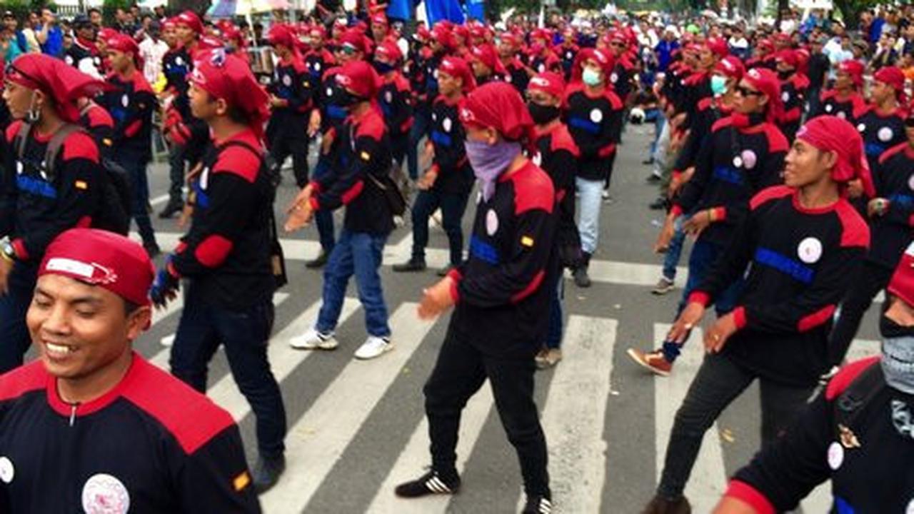 Upah minimum di Bekasi ditetapkan Rp 3,2 juta, buruh walk out