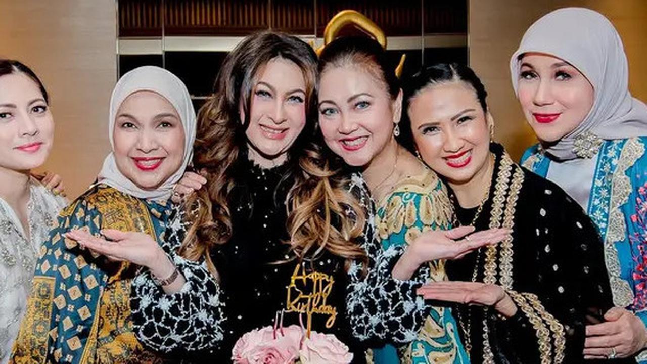 6 Potret Awet Muda Diana Pungky 'Jinny Oh Jinny' Rayakan Ulang Tahun ke-51, Wajahnya Tetap Cantik Menawan Seolah Tak Pernah Menua
