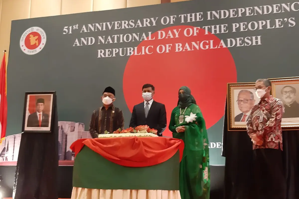 Menko PMK Muhadjir Effendy bersama Dubes Bangladesh di RI Mohammad Mostafizur Rahman.
