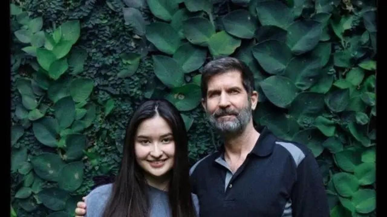 5 Potret Kedekatan Stephanie Poetri dengan Sang Ayah Andrew Hollis Dougharty, Sudah Diajak Naik Gunung Sejak Balita
