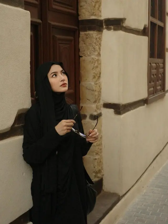Mahalini Lepas Hijab