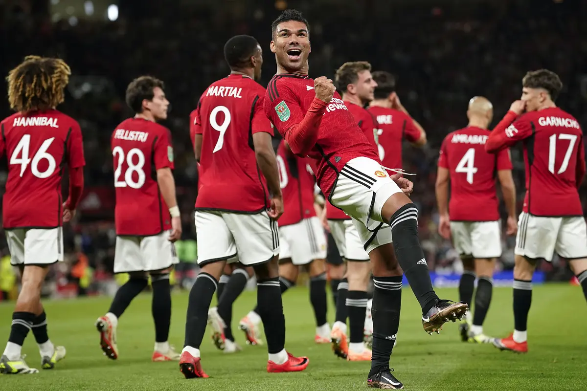 Foto: Penampilan Bintang Lima Casemiro, Bawa MU Menang Meyakinkan atas Crystal Palace di Carabao Cup