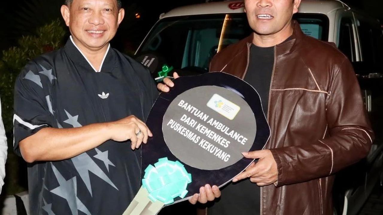 Kasatgas PRR Tito Karnavian Serahkan Bantuan 5 Ambulans di Takengon